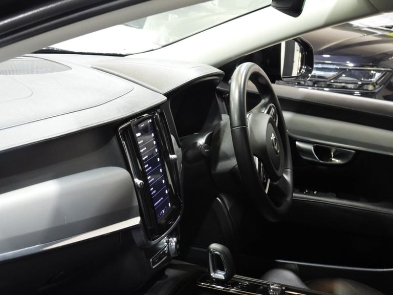2023 73 VOLVO S90 2.0H T8 RECHARGE 18.8KWH PLUS SALOON 4DR PETROL PLUG-IN HYBRID