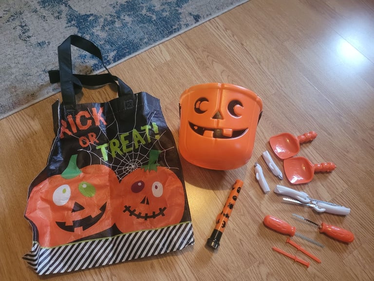 image for Trick&treating bag and bucket, 2xpumpkin carving sets