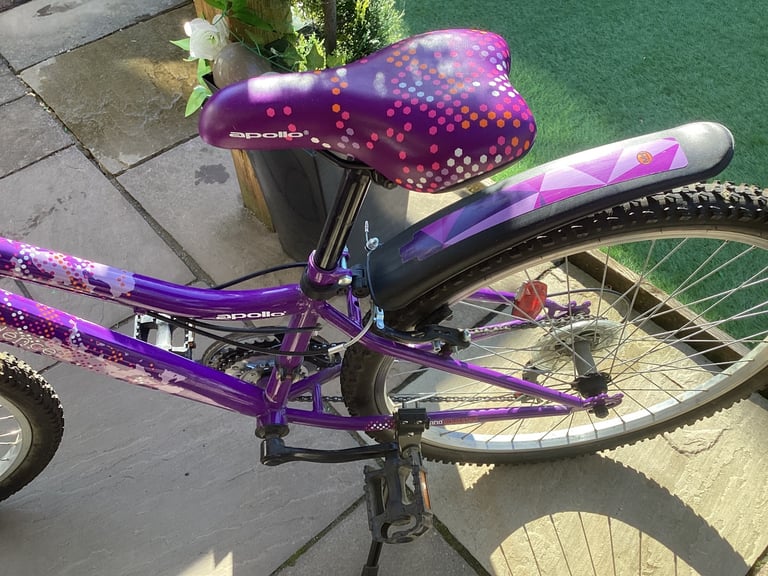 Girls bike only rode few times slight problem with gears easily fixed 