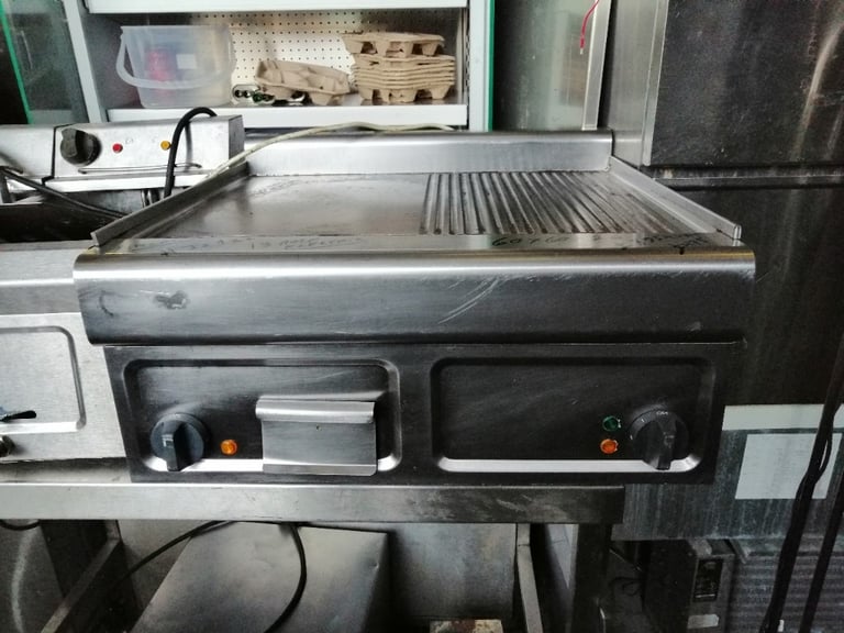 Half Griddle Half Grill 60cm Electric 13 amp commercial LINCAT JS 122