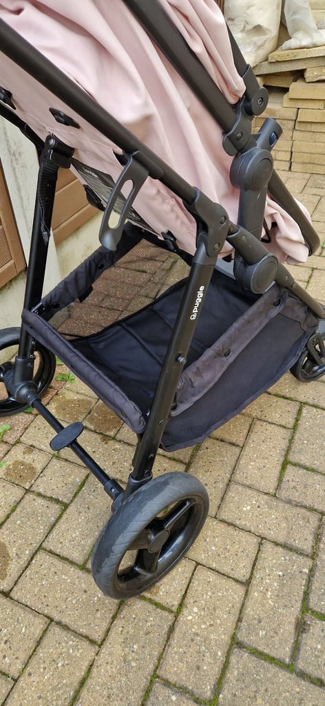 PUGGLE MONACO XT TRAVEL SYSTEM. IN VERY GOOD CONDITION.