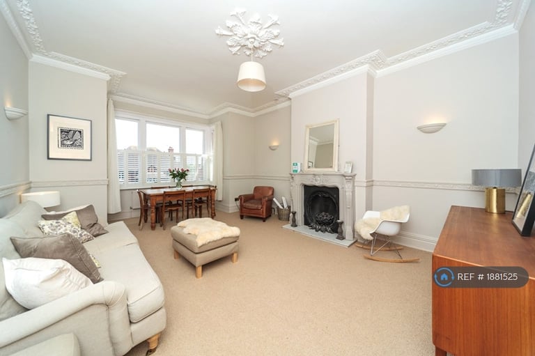 image for 3 bedroom flat in The Drive, Hove, BN3 (3 bed) (#1881525)