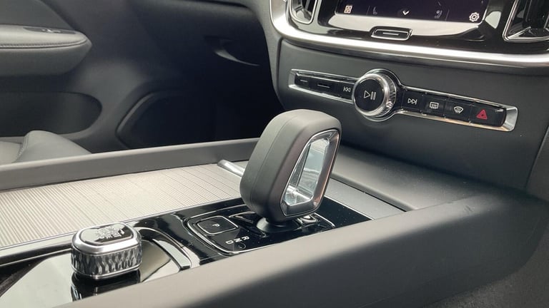 2025 Volvo V60 Plus, B4 Mild hybrid, Petrol, Dark ESTATE Petrol/Electric Hybrid Automatic