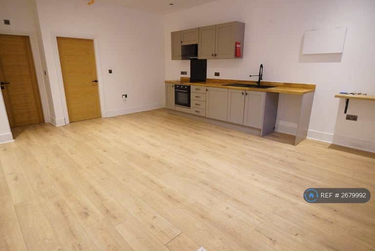 1 bedroom flat in Tudor House, Brighouse, HD6 (1 bed) (#2679992)