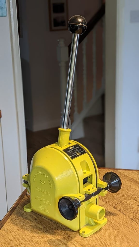 WHALE GUSHER 25 BILGE PUMP