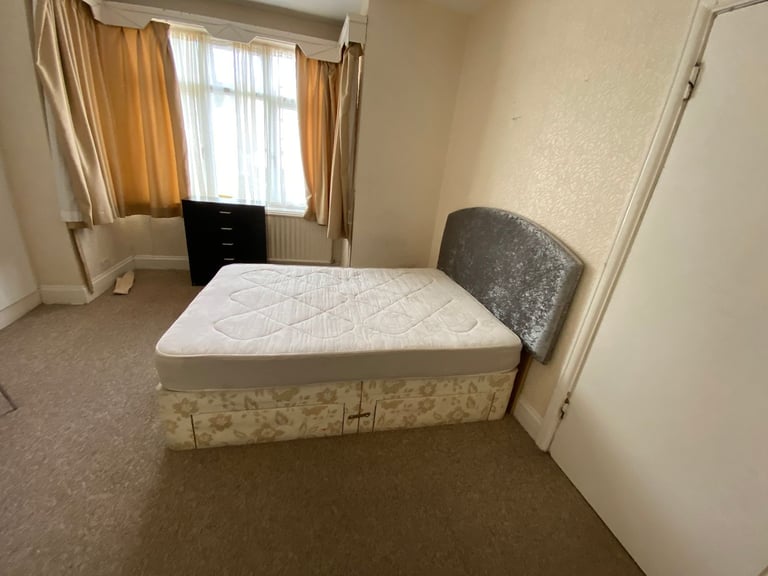TWO DOUBLE BEDROOM GROUND FLOOR FLAT FURNISHED WITH GARDEN  NEAR KENTON STATION 