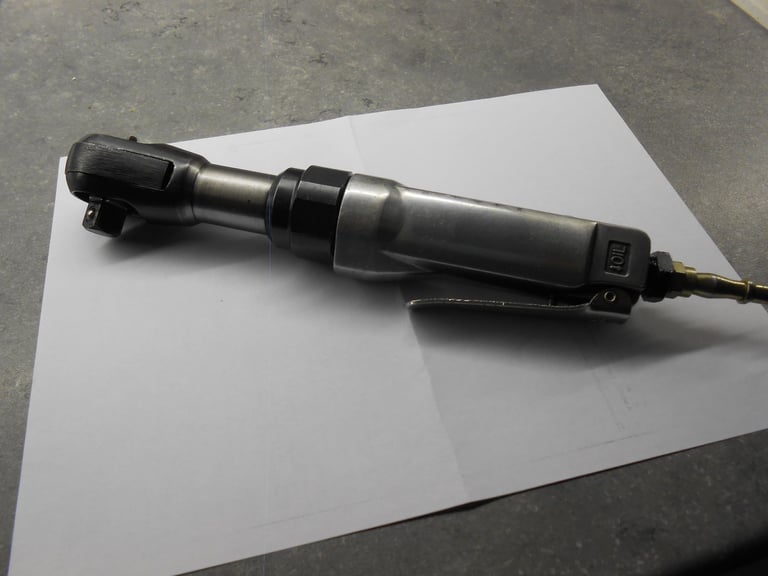 AIR RATCHET 1/2 INCH DRIVE.