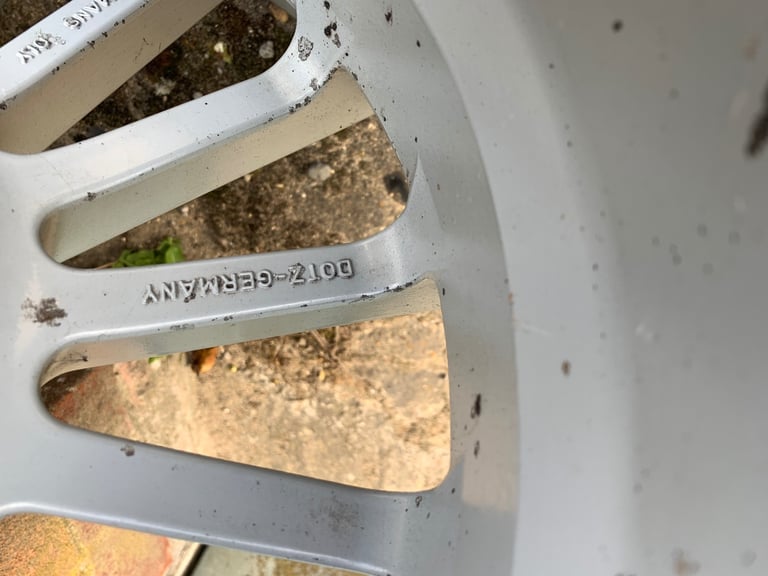 Ford Focus mk1 alloy wheel aez make