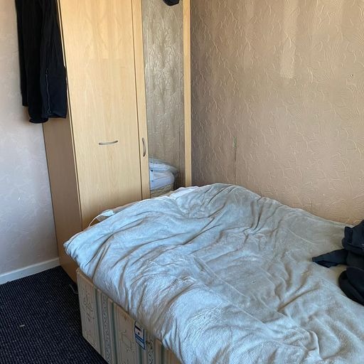 3 Large sized furnished rooms in Lismore Drive to support people on benefits are available!