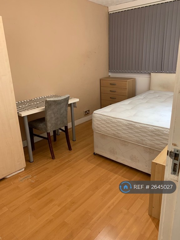 1 bedroom in Treby Street, London, E3 (#2645027)