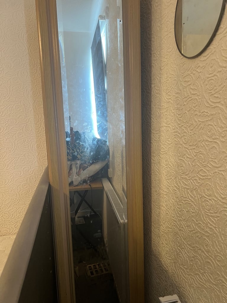 Free Single door wardrobe with mirror 