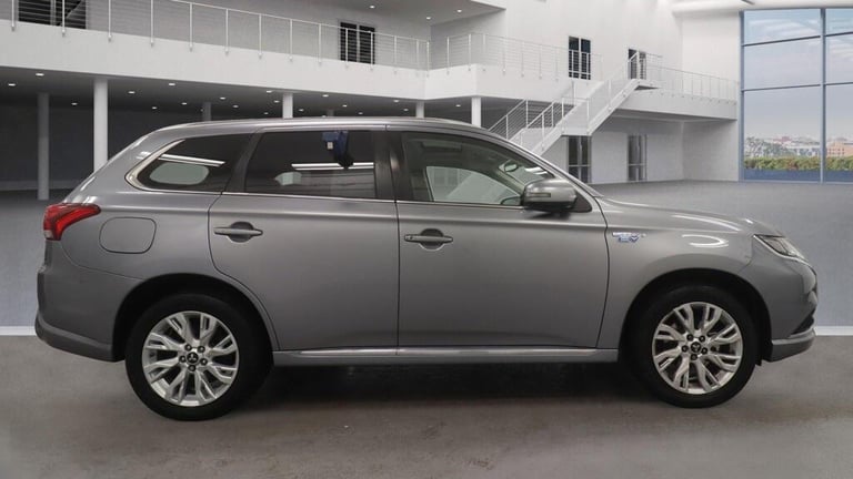 2017 Mitsubishi Outlander 2.0h 12kWh 4h SUV 5dr Petrol Plug-in Hybrid CVT 4WD Euro 6 (s/s) (200 p...