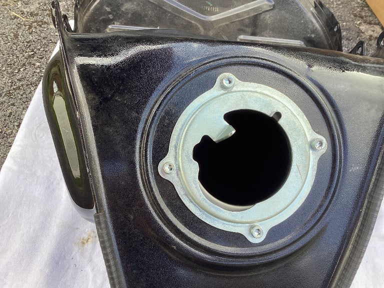 Yamaha MT10 fuel tank