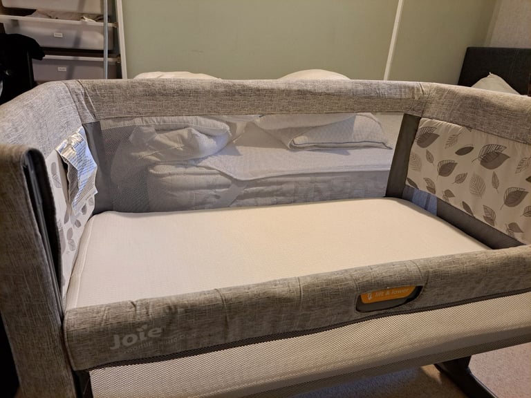 Joie Roomie Glide DLX Bedside Crib £70