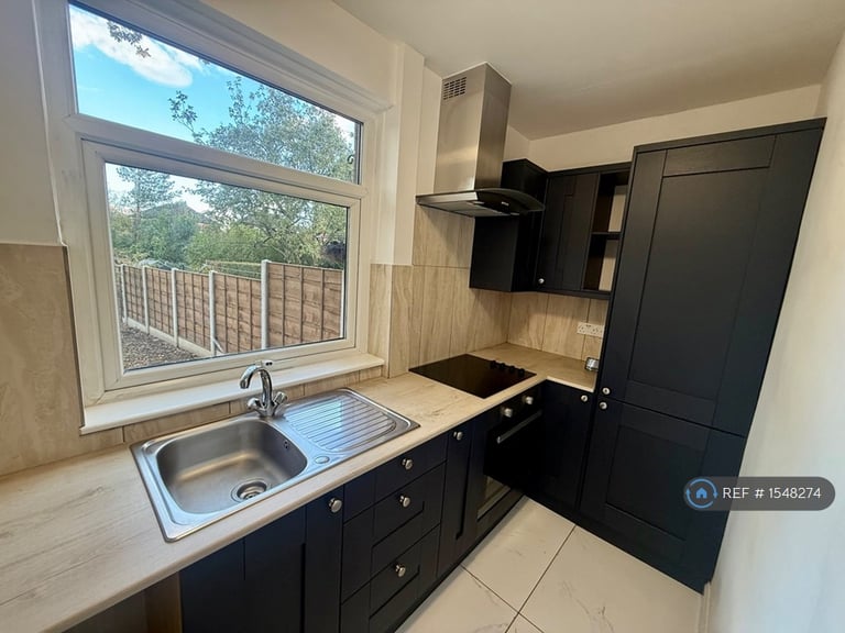 2 bedroom house in Roslyn Road, Stockport, SK3 (2 bed) (#1548274)