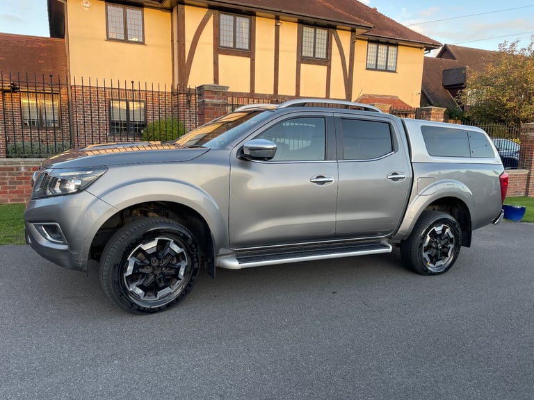 2020 nissan navara pick up truck