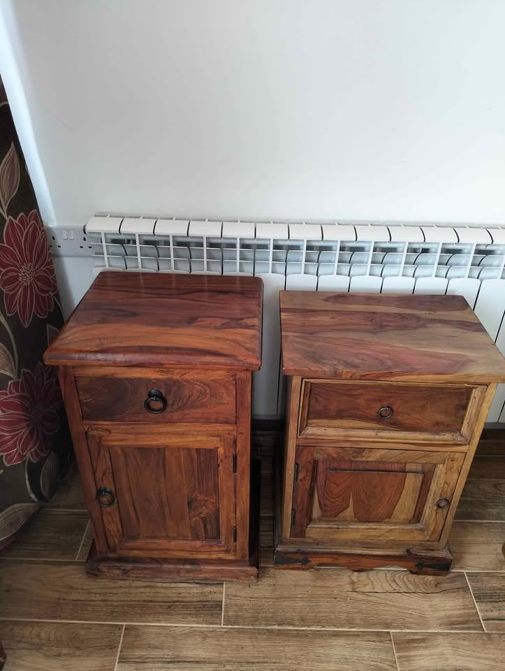 image for CAN DELIVER - TWO INDIAN SHEESHAM BEDSIDE CABINETS - BEDSIDE TABLES - IN GOOD CONDITION 