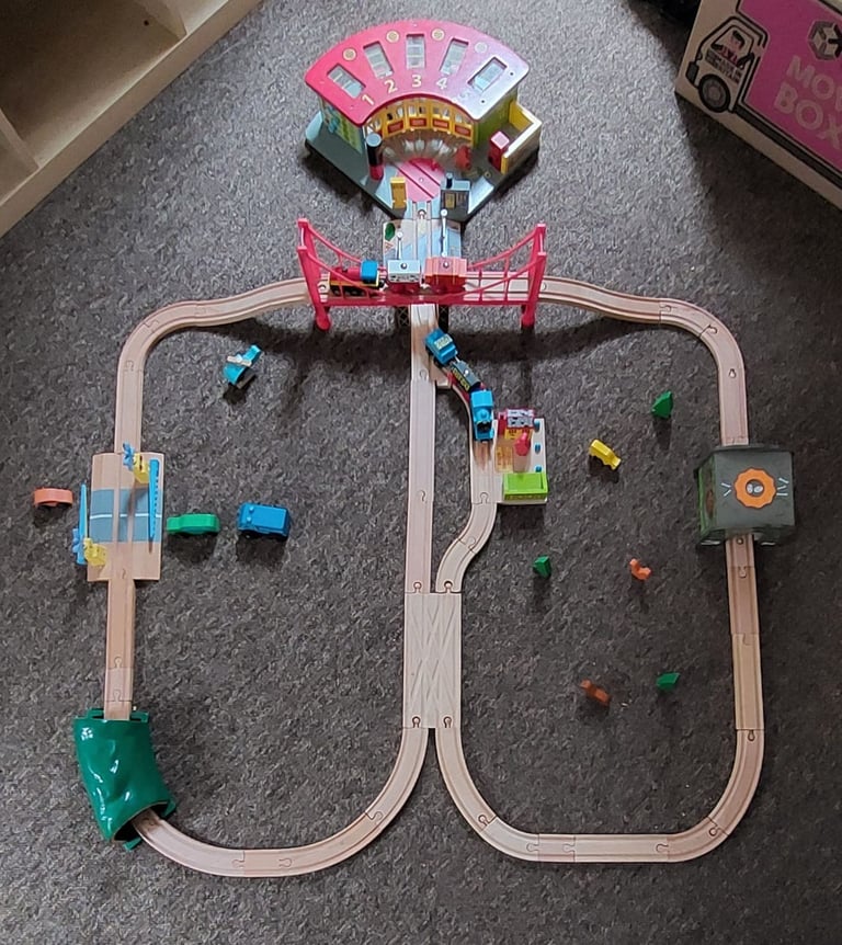 Big rig wooden train track, trains, shed with doors, tunnel, bridge etc