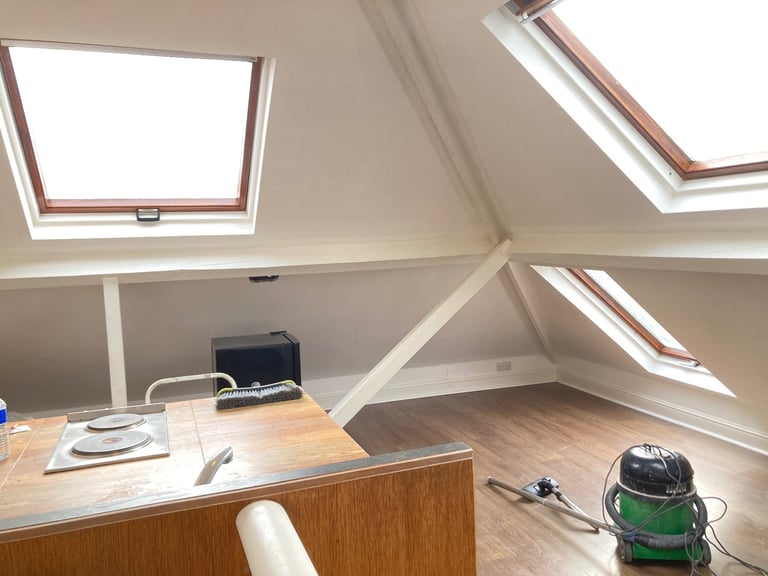 Includes Bills Top Studio Flat BathShower OpenDBedRoomKitchenDineSit VeryNearTubeBusShopsPark