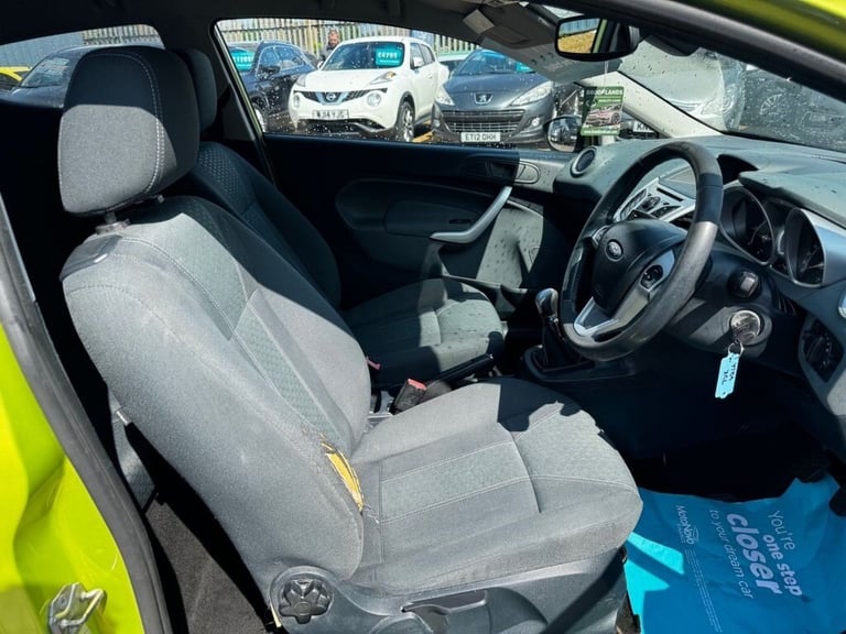 2009 Ford Fiesta 1.6 TDCi Titanium Hatchback 3 Door Squeeze Metallic Diesel Manual (110 g/km Hatc...