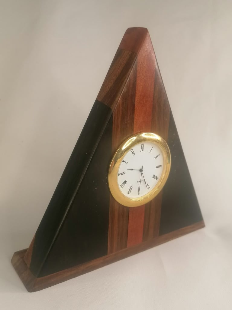 Vintage Desk Wooden Piramid Clock 6-inch height.. (need put battery).. As seen.