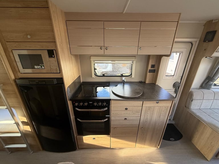 Elddis Avante 866 8ft wide, 6 berth, fixed bed 2019