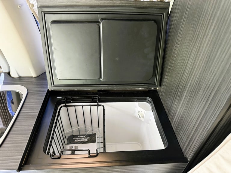 NISSAN ELGRAND FACE LIFT CAMPER VAN 3.5 V6 PETROL FULL SIDE KITCHEN CONVERSION