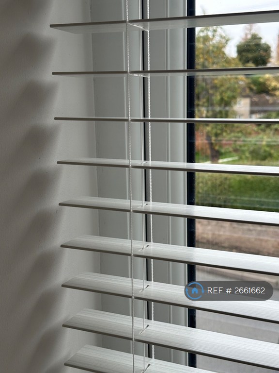 3 bedroom flat in High Street, Whitwell, Worksop, S80 (3 bed) (#2661662)