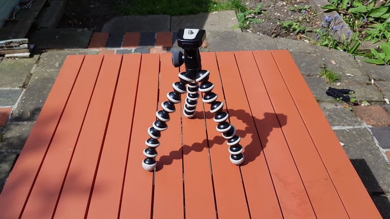 Gorilla style mini tripod for DSLR and Mirrorless cameras