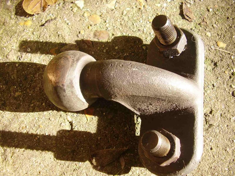 Ball hitch 50 mm with bolts plus optional Fiesta MK2 strengthening bar