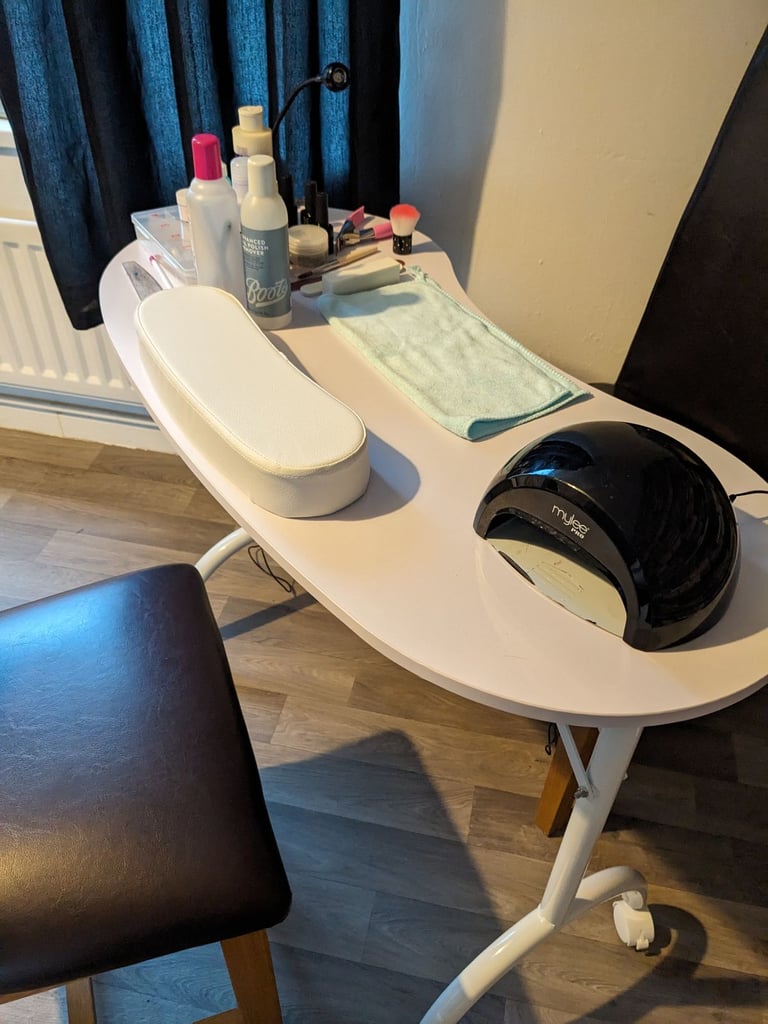 image for Nail technician table