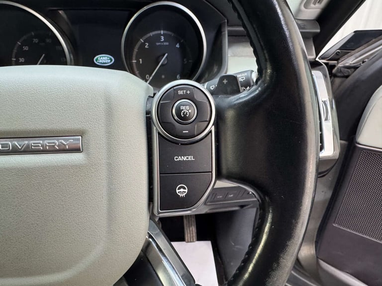 2017 Land Rover Discovery 3.0 Discovery Luxury HSE TD6 Auto 4WD 5dr SUV Diesel Automatic