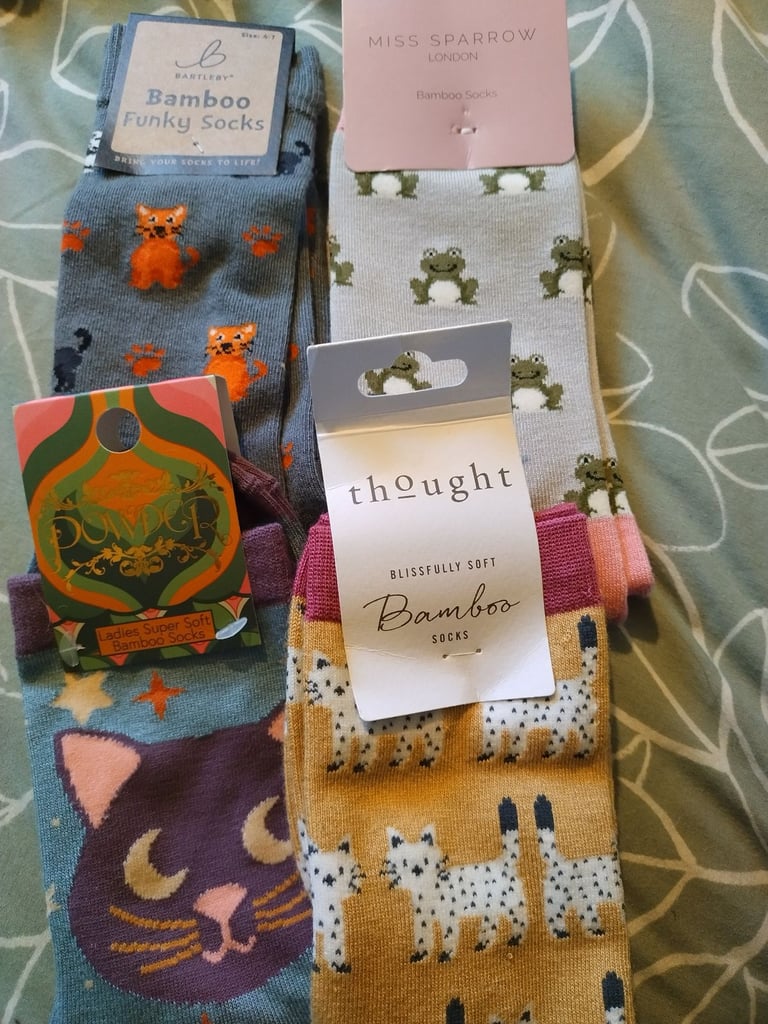 image for NEW Ladies Bamboo Socks 4 pairs Frogs Cats