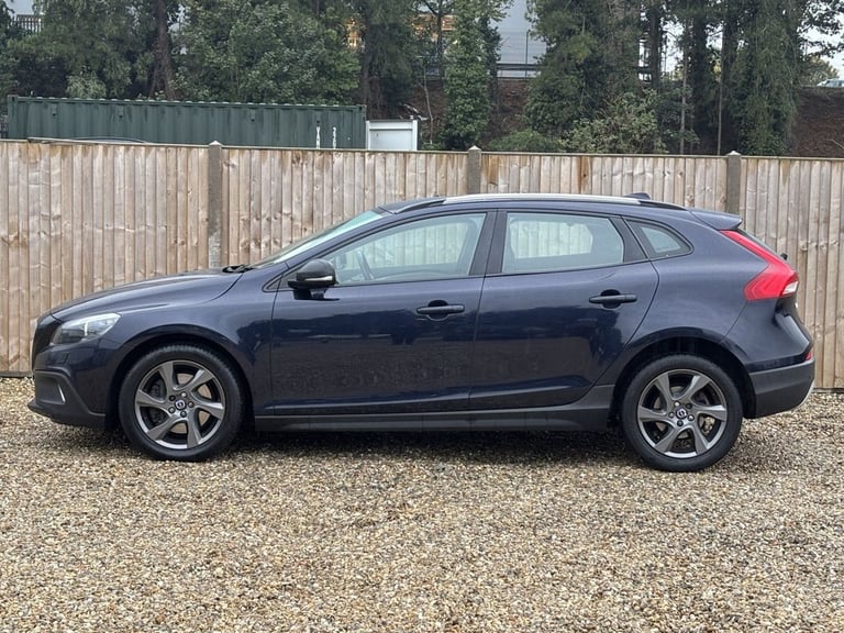 2016 Volvo V40 Cross Country 2.0 D2 Lux Hatchback 5dr Diesel Auto Euro 6 (s/s) (120 ps) Hatchback...