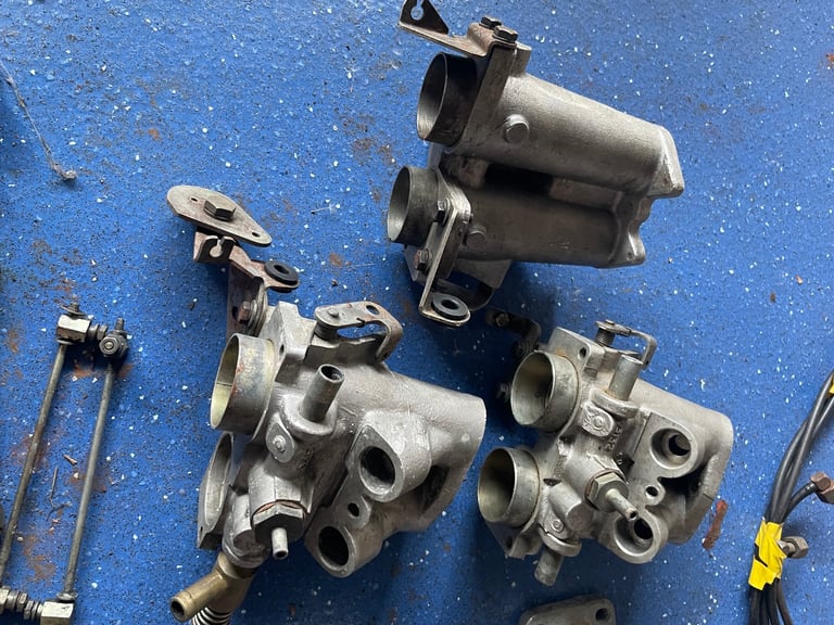 Triumph 2500 Lucas injection system