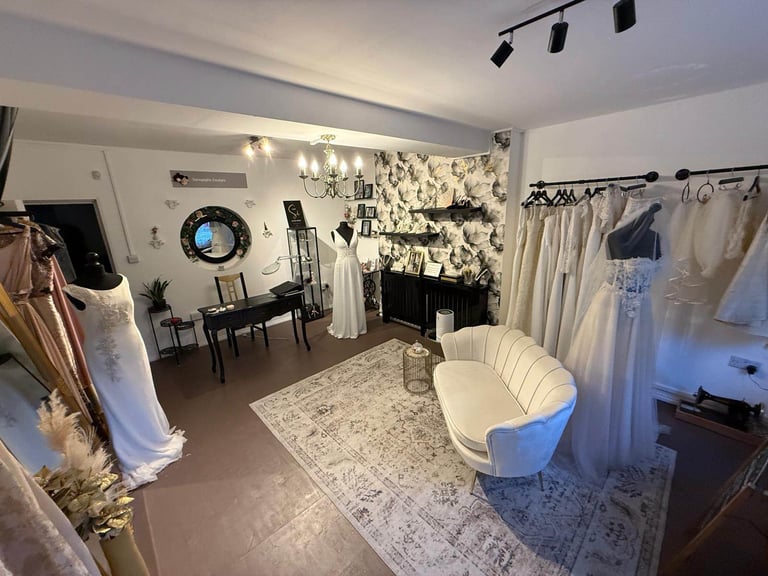 Prime Bermondsey Retail / Creative Space with Garden & Parking — Class E