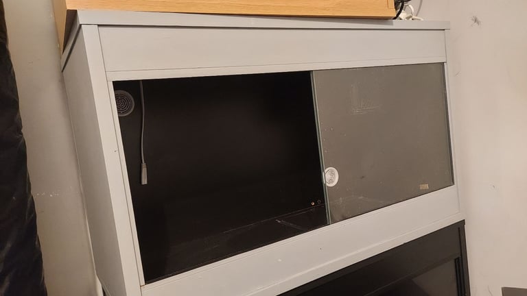 Grey VivExotic Vivarium with Light Cage, Black Bulb & Komodo Thermostat – 76.4cm x 46cm x 38cm