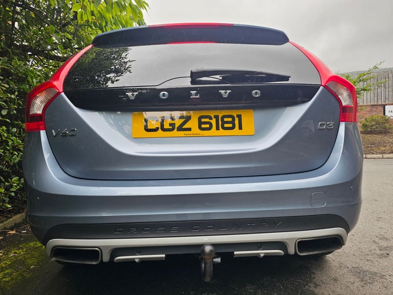 VOLVO V60 CROSS COUNTRY 1 OWNER LUX NAV FVSH LIKE 4WD 4X4 ALL ROAD ESTATE V70 V40