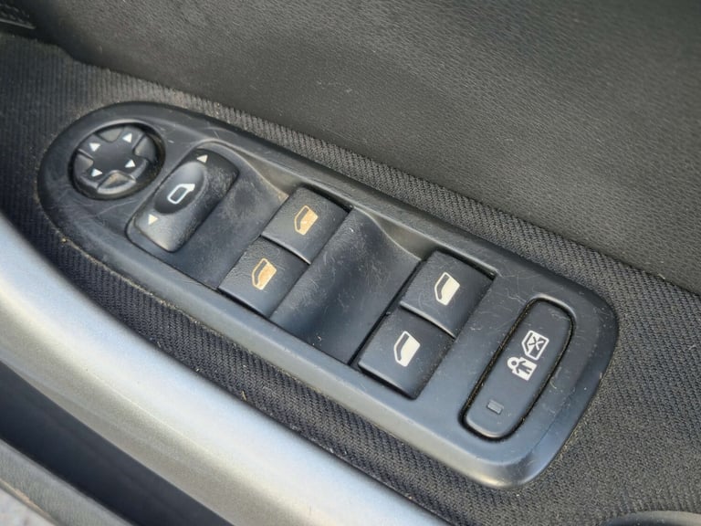 2012 Peugeot 308 1.6 308 Active HDi 5dr Hatchback Diesel Manual