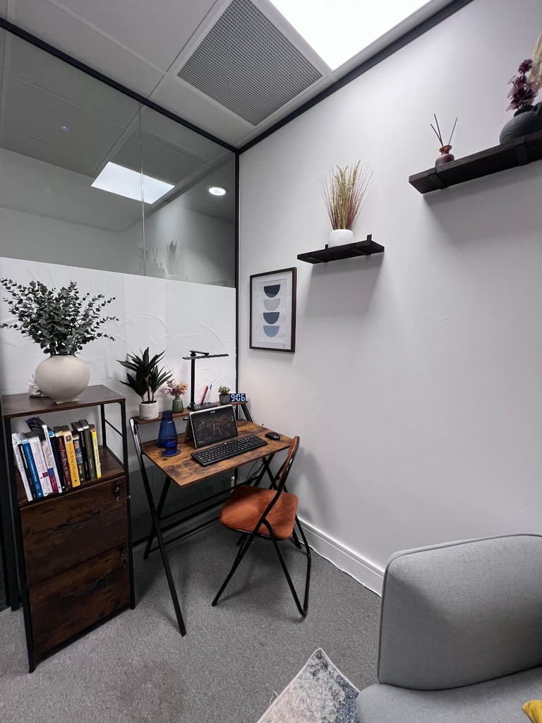 Therapy/Professional Space for Week Share - 2 min walk from Bank Station