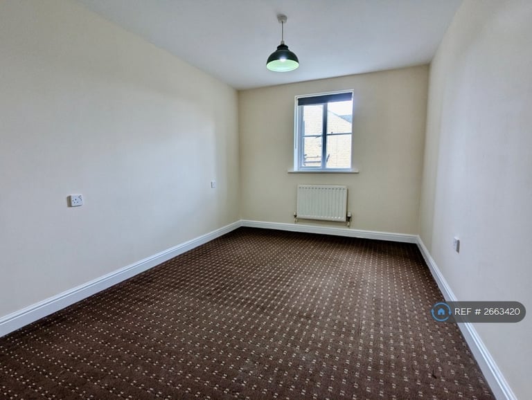 3 bedroom flat in Beechwood Park, Brighouse, HD6 (3 bed) (#2663420)