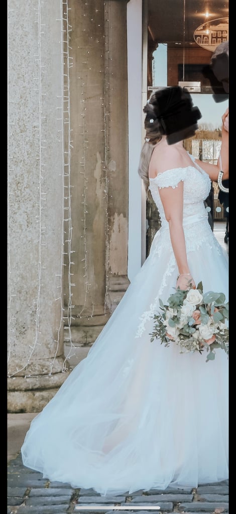 Essence of Australia wedding dress size 8-10 