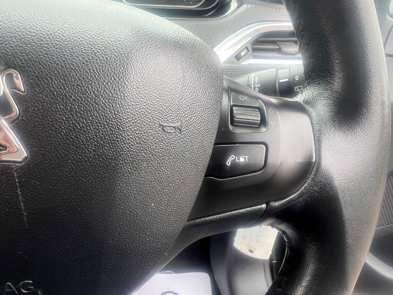 PEUGEOT 2008 1.2 PureTech Active 2015