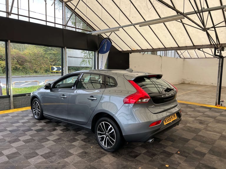 2018 Volvo V40 D3 [4 Cyl 150] Momentum Nav Plus 5dr Geartronic HATCHBACK DIESEL Automatic