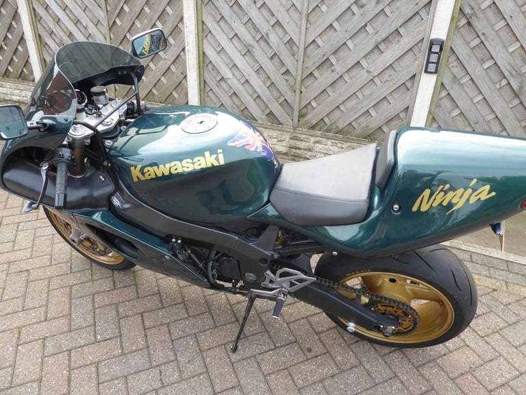 Kawasaki ZX7R S REG UNDER TRAY BRAIDED LINES CARBON CAN POWDER COATED WHEELS