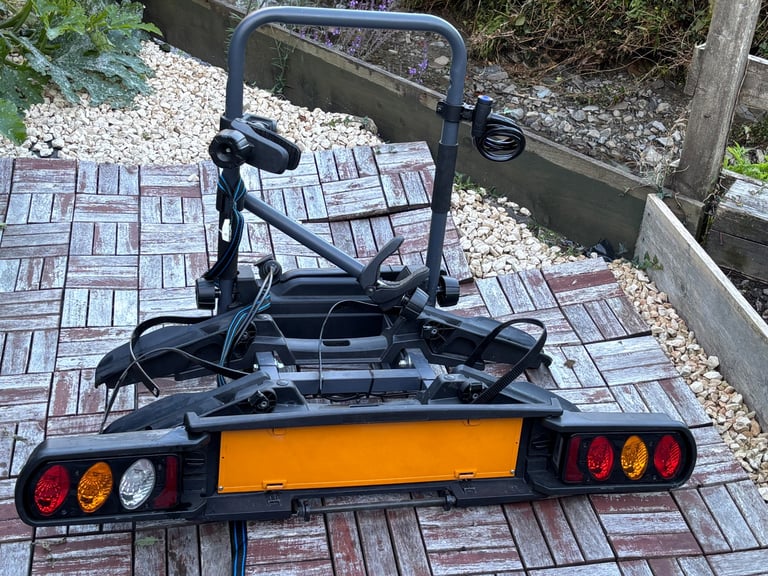 Car tow hitch bike rack for two bikes 