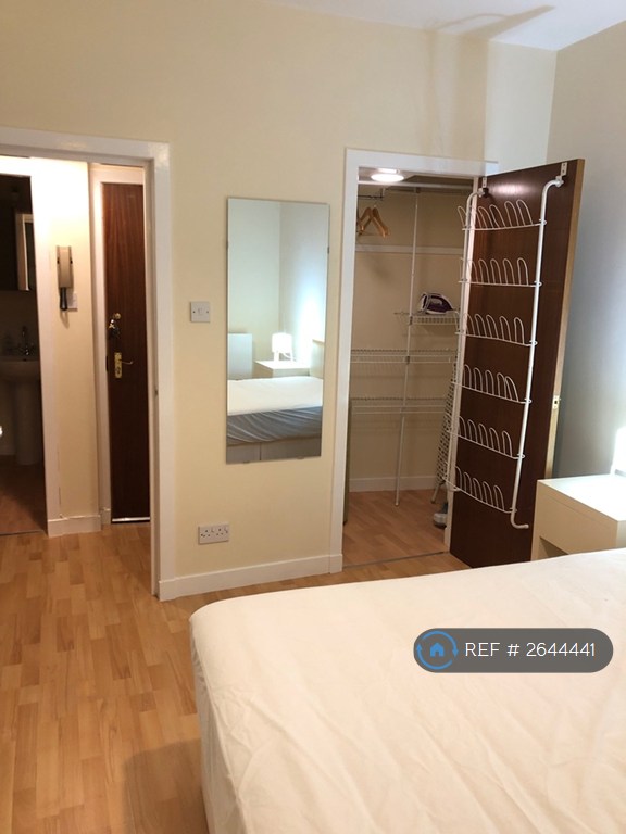1 bedroom flat in Union Street, Aberdeen, AB11 (1 bed) (#2644441)