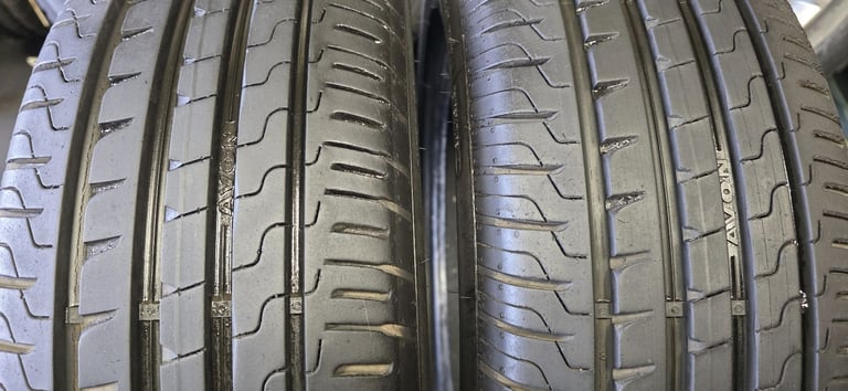 185 55 16  2 x tyres Avon ZV7