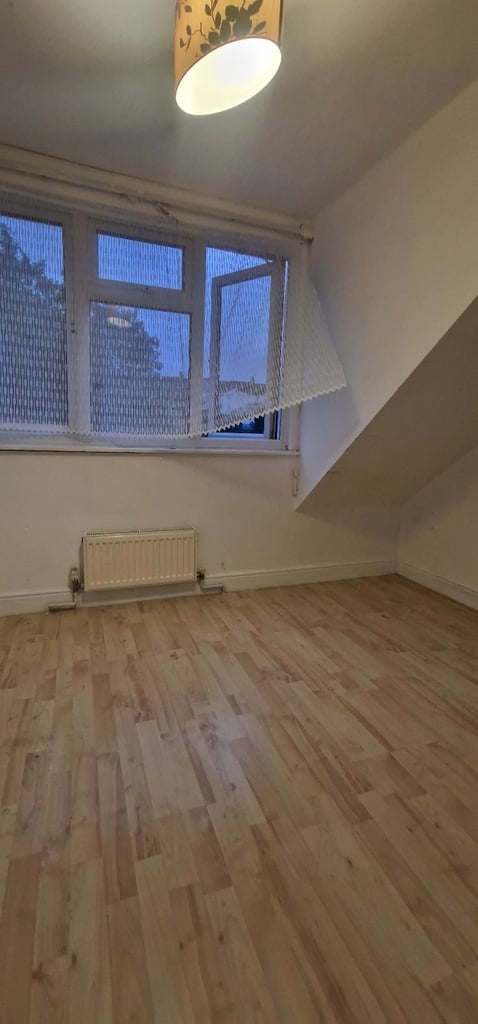 A Large 6 bedrooms, decent property for rent in Gillingham 