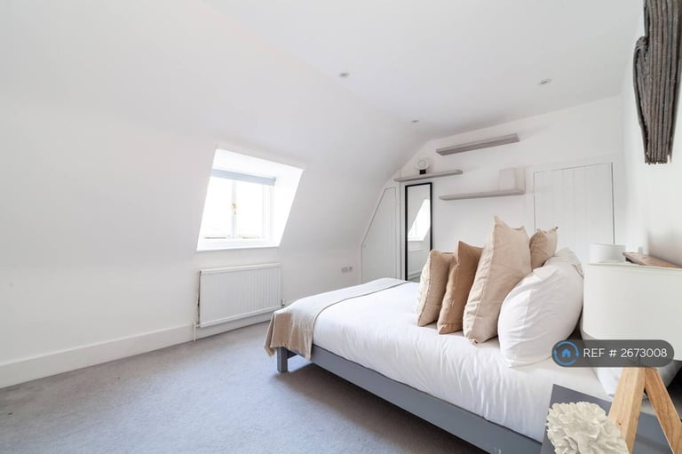 3 bedroom flat in Hill Rise, Richmond, TW10 (3 bed) (#2673008)